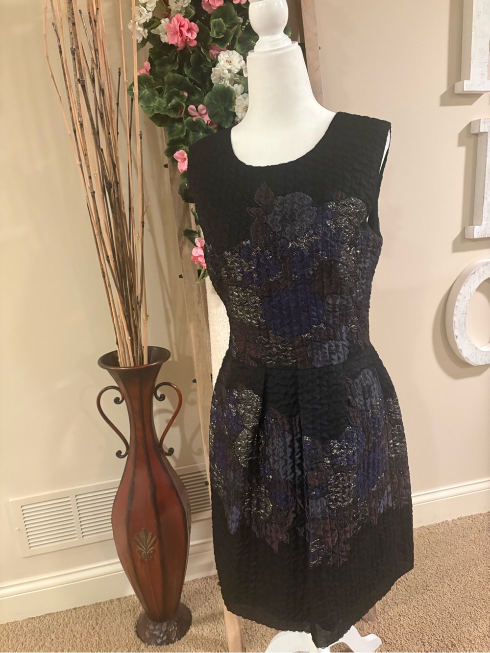 Lela Rose Black Textured Sleeveless Floral Midi Dress